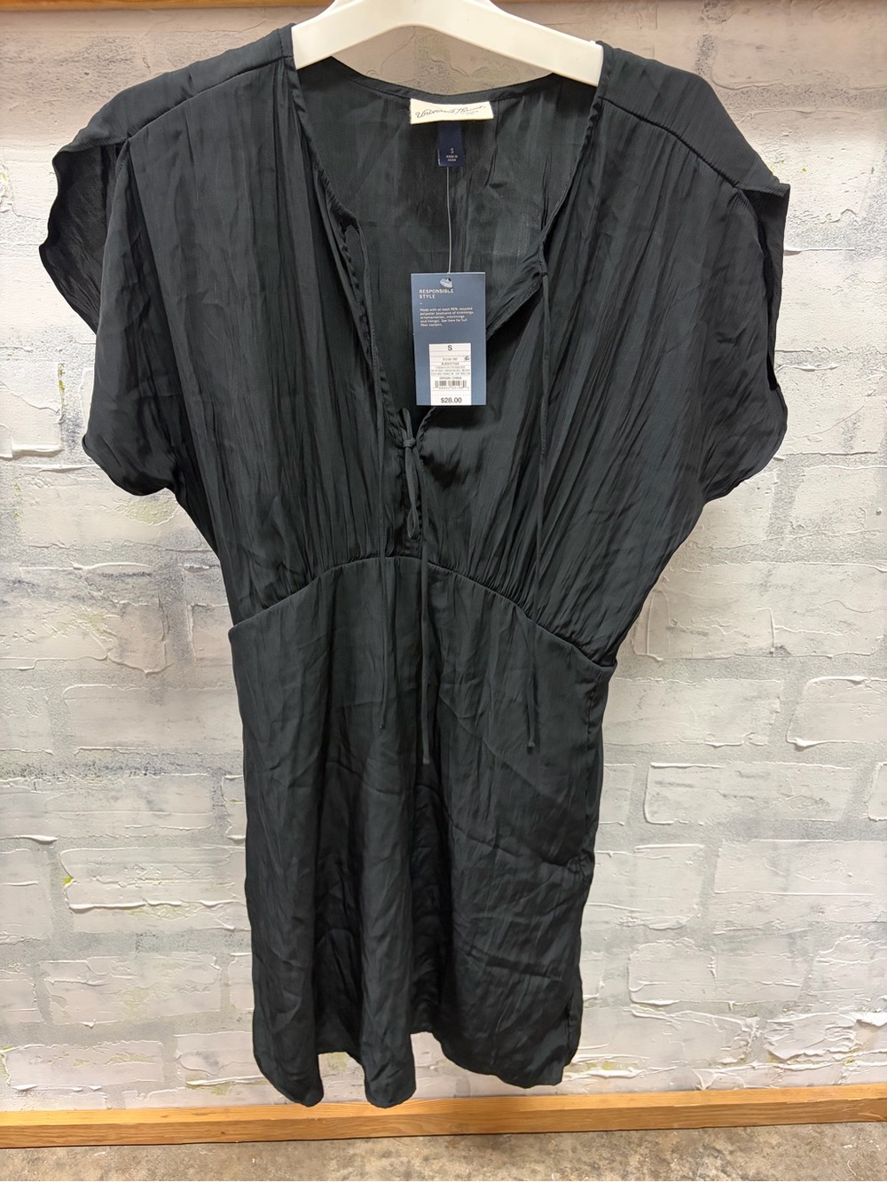 Universal Thread Black V-Neck Short Sleeve Tunic